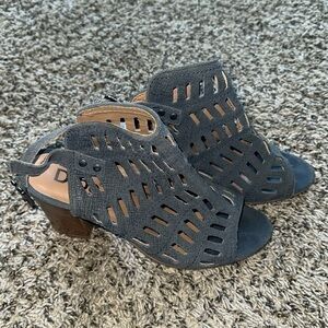 Diba Slate Bluelaser Cut Suede ankle Heels Sz 10M